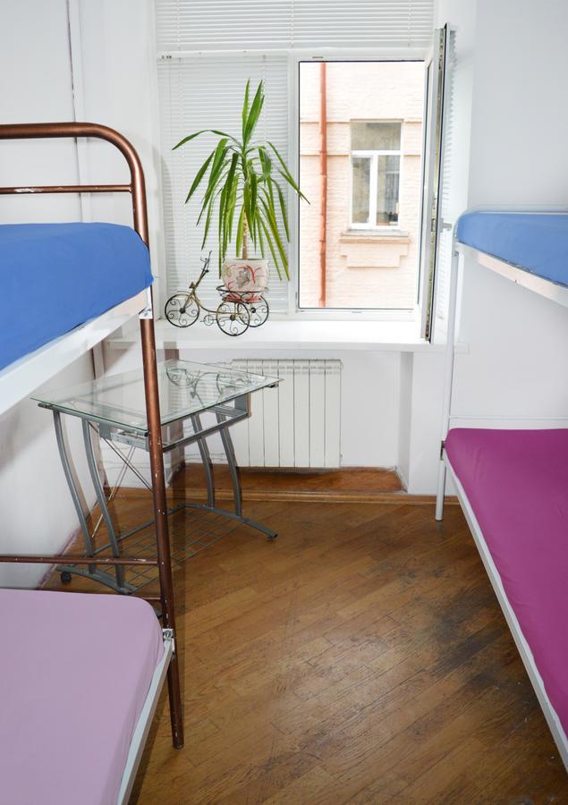 Hostel Golden Gates Киев Екстериор снимка