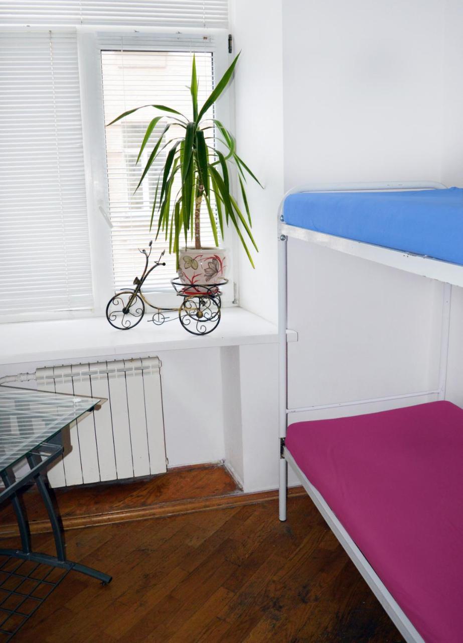 Hostel Golden Gates Киев Екстериор снимка