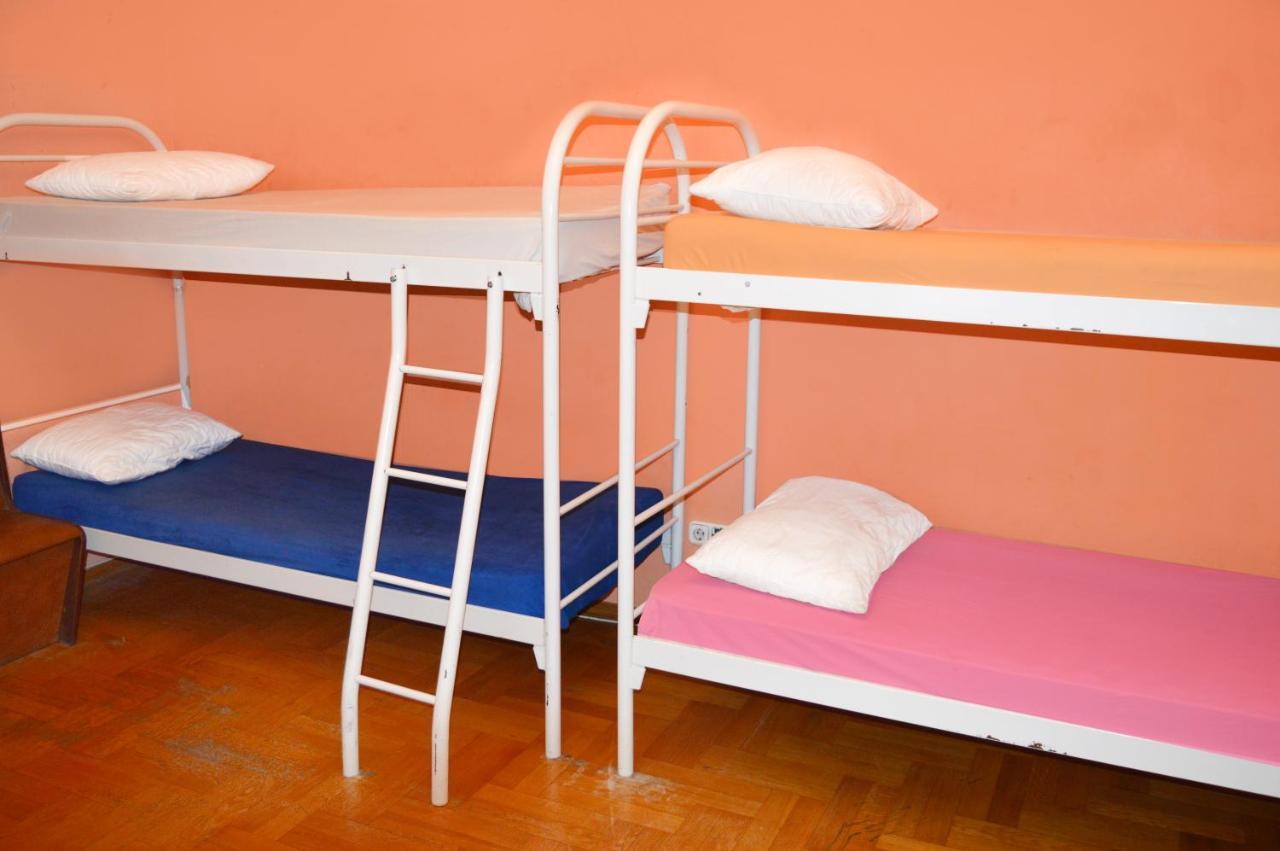 Hostel Golden Gates Киев Екстериор снимка